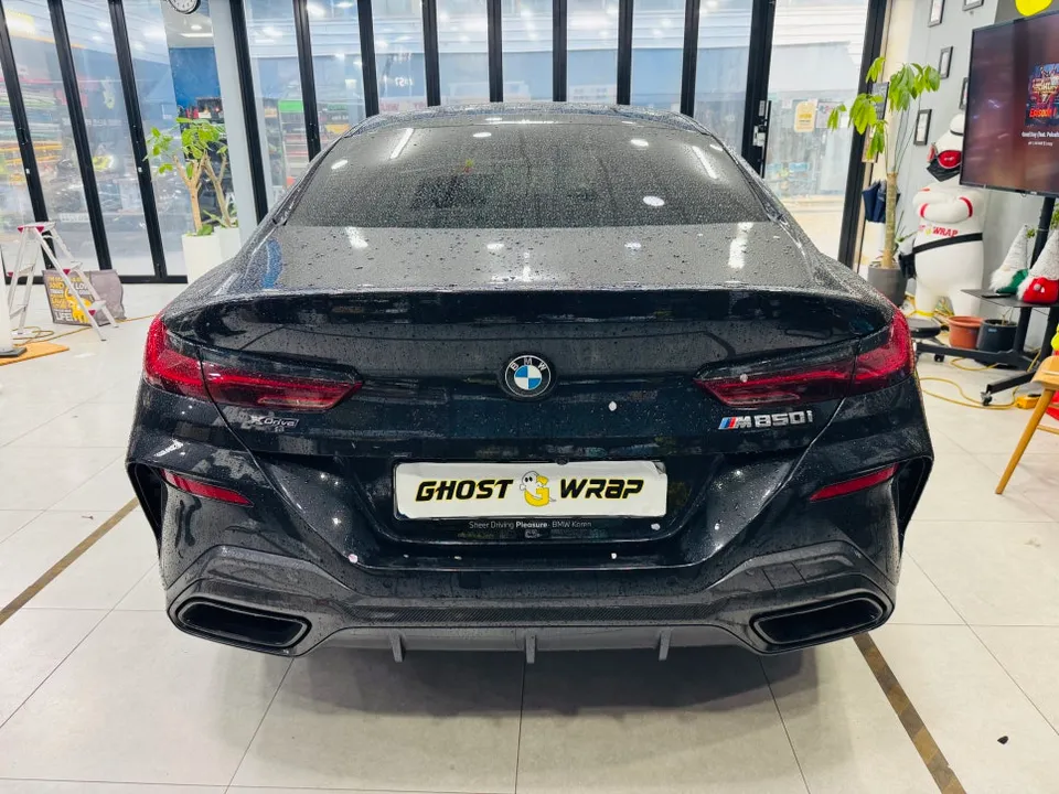 BMW 8 Seriesのカーラッピング事例|レタリング交換で高級感アップ 施工写真 3-3