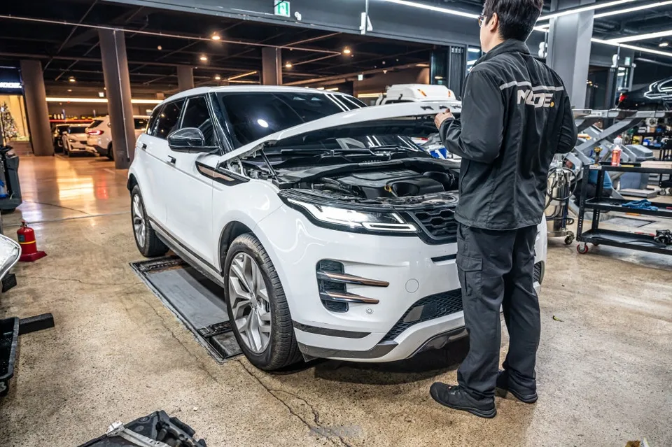Land Rover Evoque ambient lighting installation result