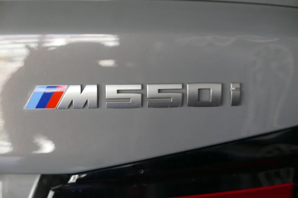 BMW 5 Series G30のホイールリペア・塗装事例 施工写真 4-1