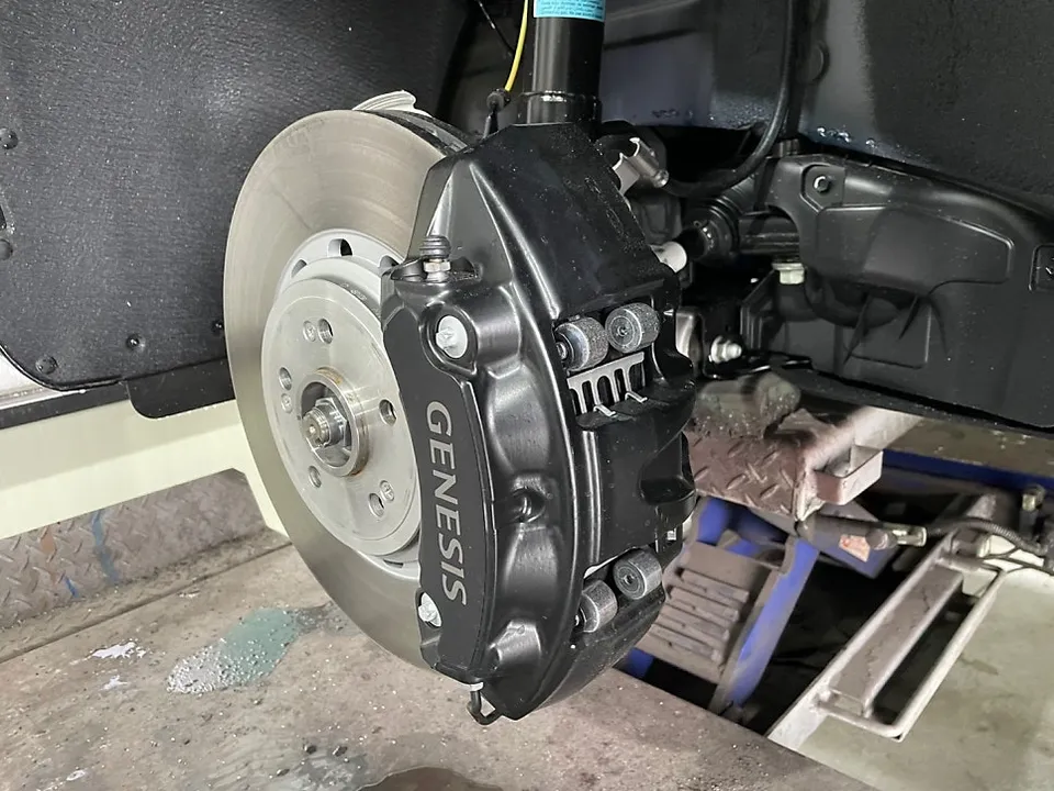 Genesis GV70 caliper painting - Genesis GV70 Caliper Paint Review — Black to Red Transformation photo 3