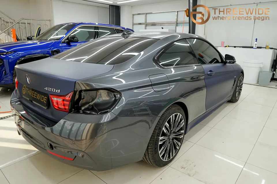 BMW 4 Seriesのカーラッピング事例｜グロスダークブルーメタリック 施工写真 2-1