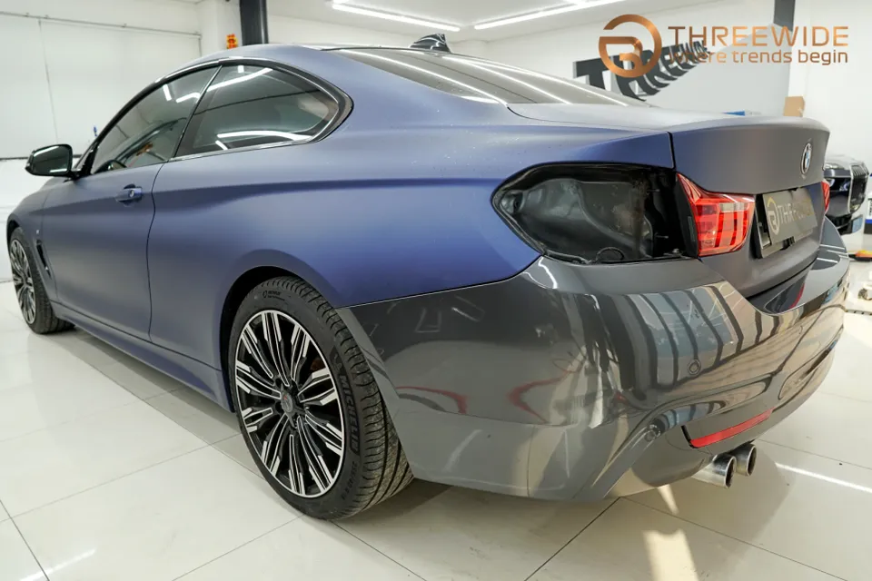 BMW 4 Seriesのカーラッピング事例｜グロスダークブルーメタリック 施工写真 3-1