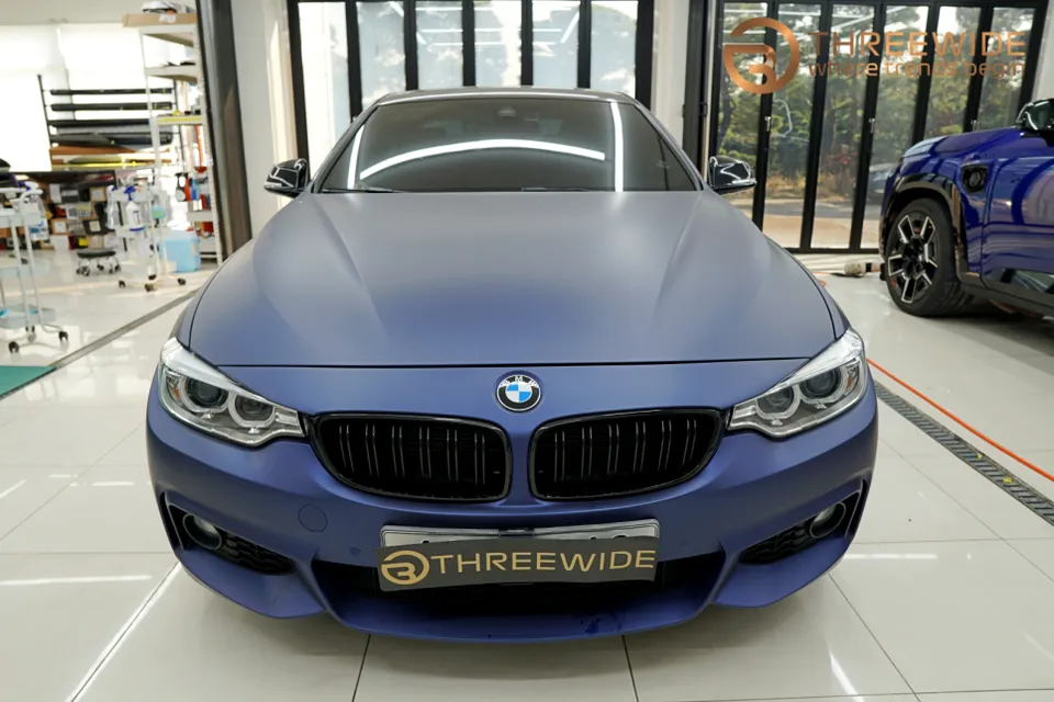 BMW 4 Seriesのカーラッピング事例｜グロスダークブルーメタリック 施工写真 1-2