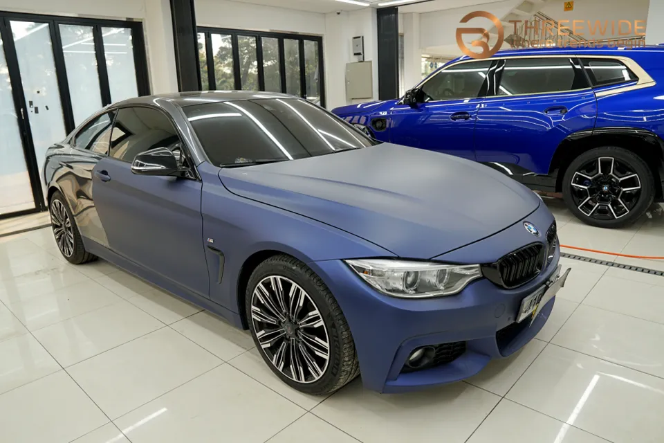 BMW 4 Seriesのカーラッピング事例｜グロスダークブルーメタリック 施工写真 2-2
