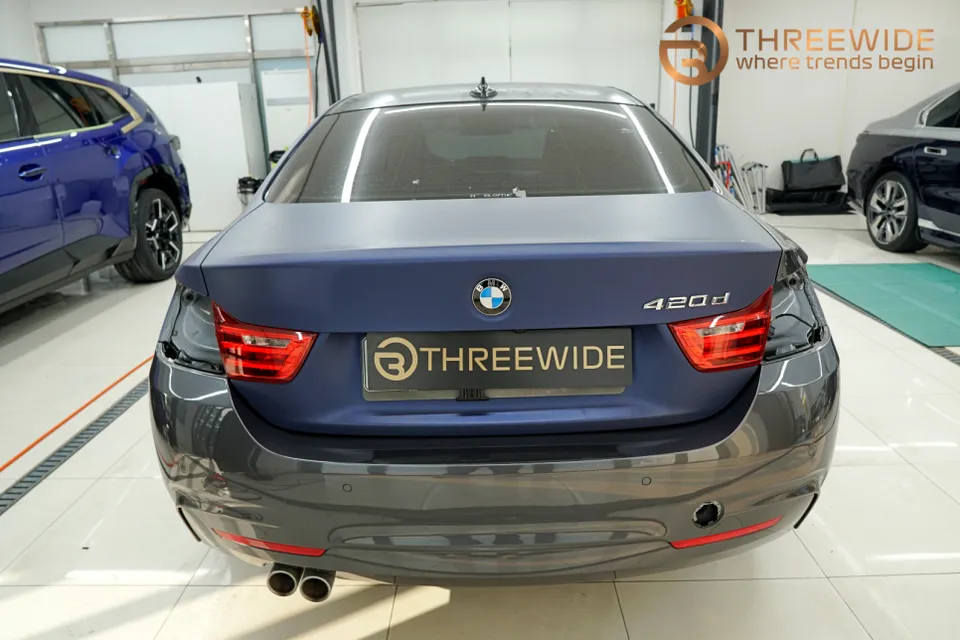 BMW 4 Seriesのカーラッピング事例｜グロスダークブルーメタリック 施工写真 1-3