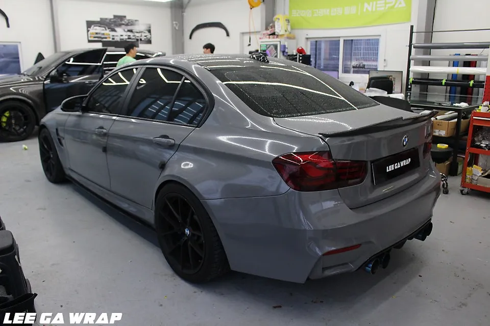 BMW M3のカーラッピング事例｜カキグリーンへの変身 写真