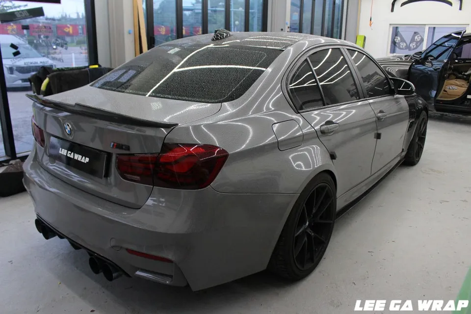 BMW M3のカーラッピング事例|カキグリーンへの変身 施工写真 3-1
