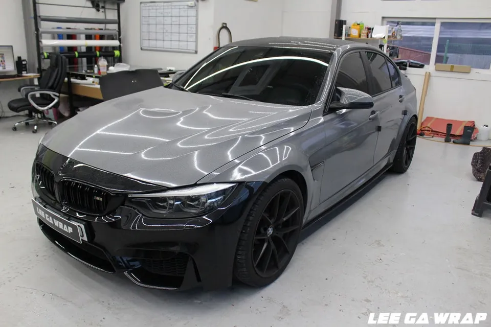 BMW M3のカーラッピング事例|カキグリーンへの変身 施工写真 3-3