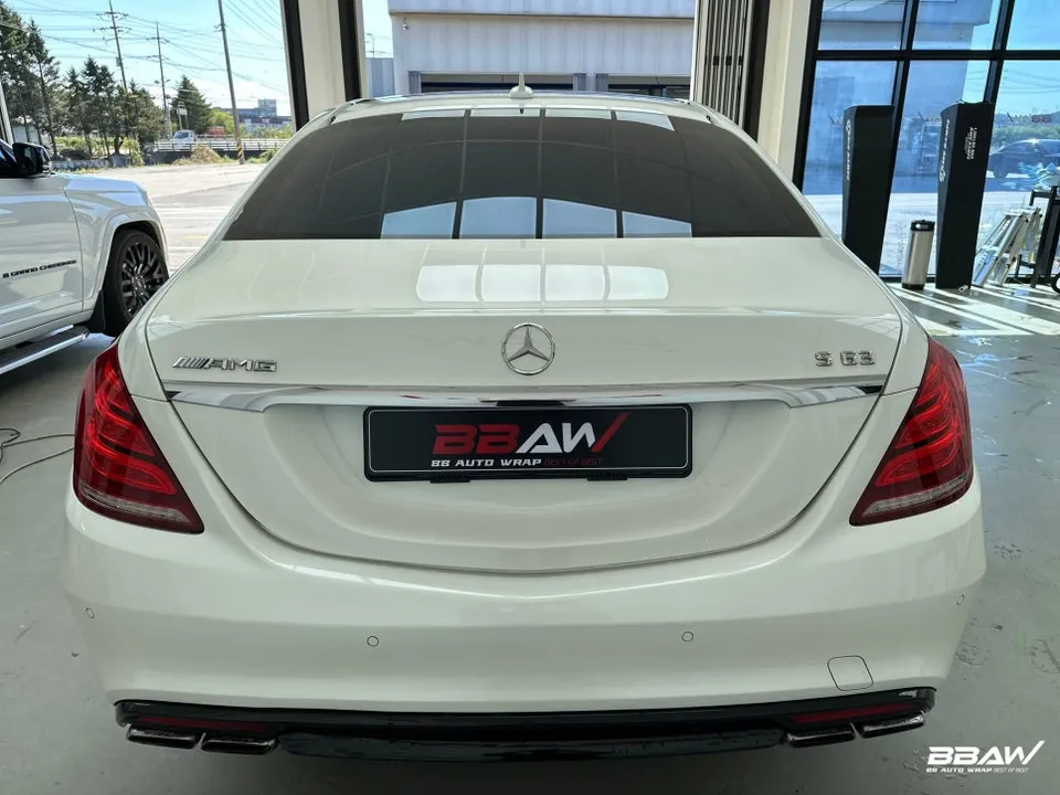 Mercedes-Benz S-Class W222のカーラッピング事例|サテンブラックの高級感 施工写真 3-1
