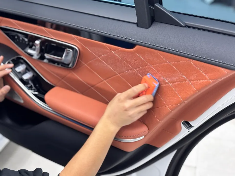 Mercedes-Benz S-Classの室内PPF・レザーコーティング事例 施工写真 3-2
