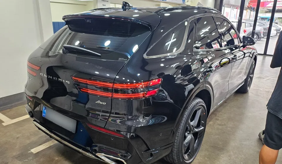 Genesis GV70のカーフィルム施工事例|費用目安・仕上がり 施工写真 2-3