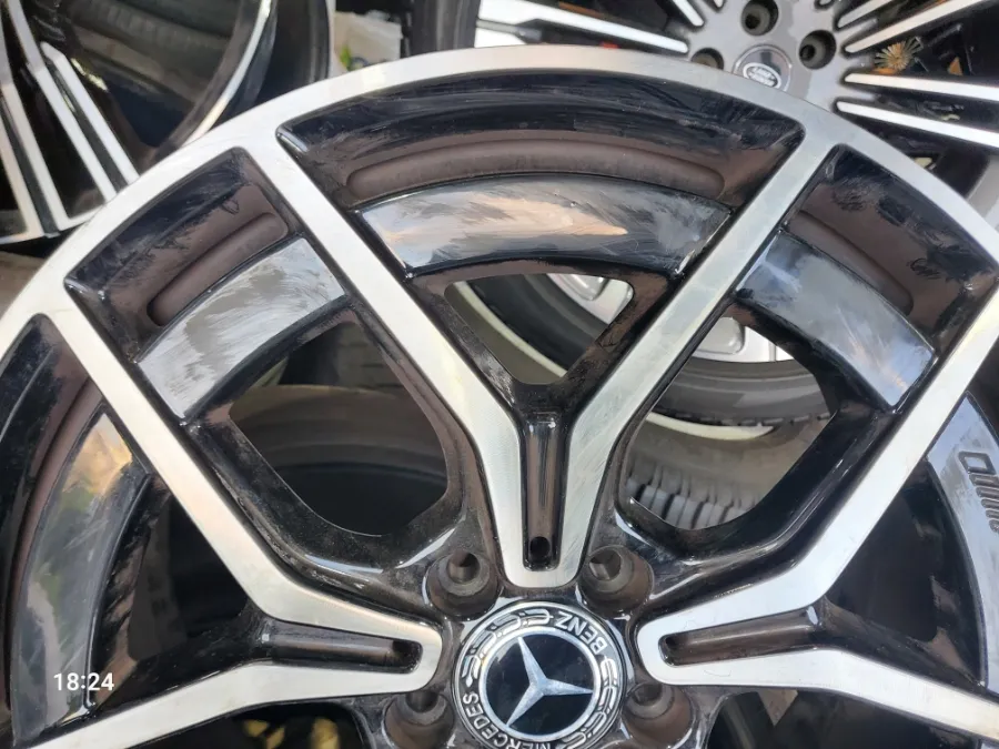 Mercedes-Benz E-Class W213のホイールリペア・塗装事例 施工写真 3-2