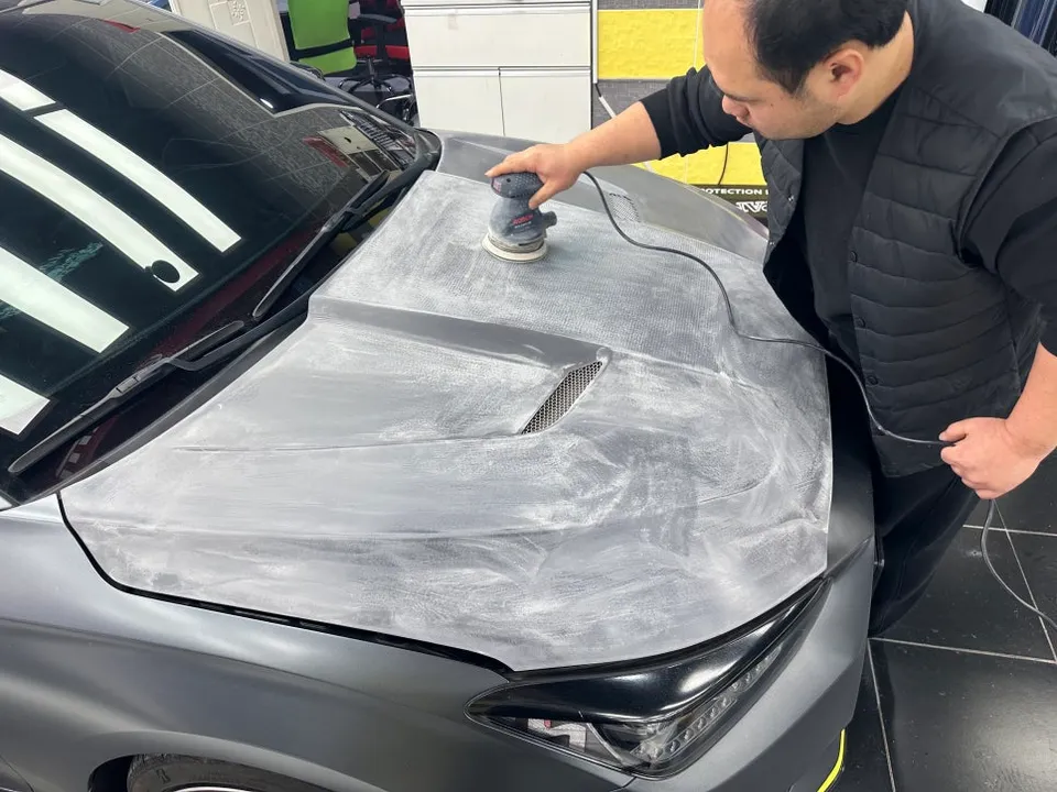Hyundai Velosterのカーラッピング事例|費用目安・仕上がり 施工写真 3-1
