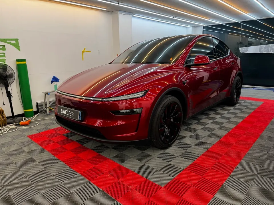 Tesla Model Y PPF施工事例｜デュオトーンで個性を演出 施工写真 2