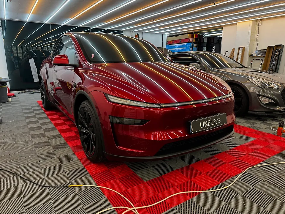 Tesla Model Y PPF施工事例｜デュオトーンで個性を演出 施工写真 3