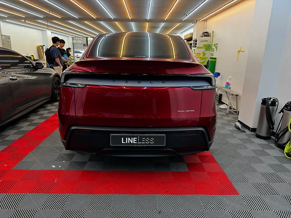 Tesla Model Y PPF施工事例｜デュオトーンで個性を演出 施工写真 4