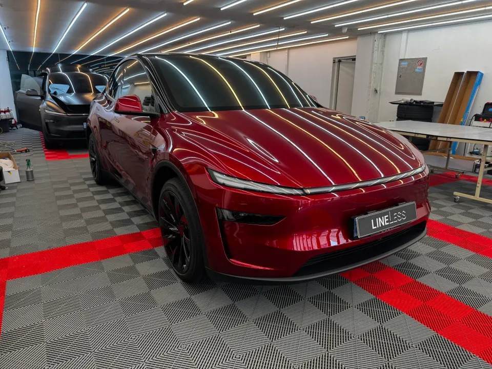 Tesla Model Y PPF施工事例｜デュオトーンで個性を演出 施工写真 6