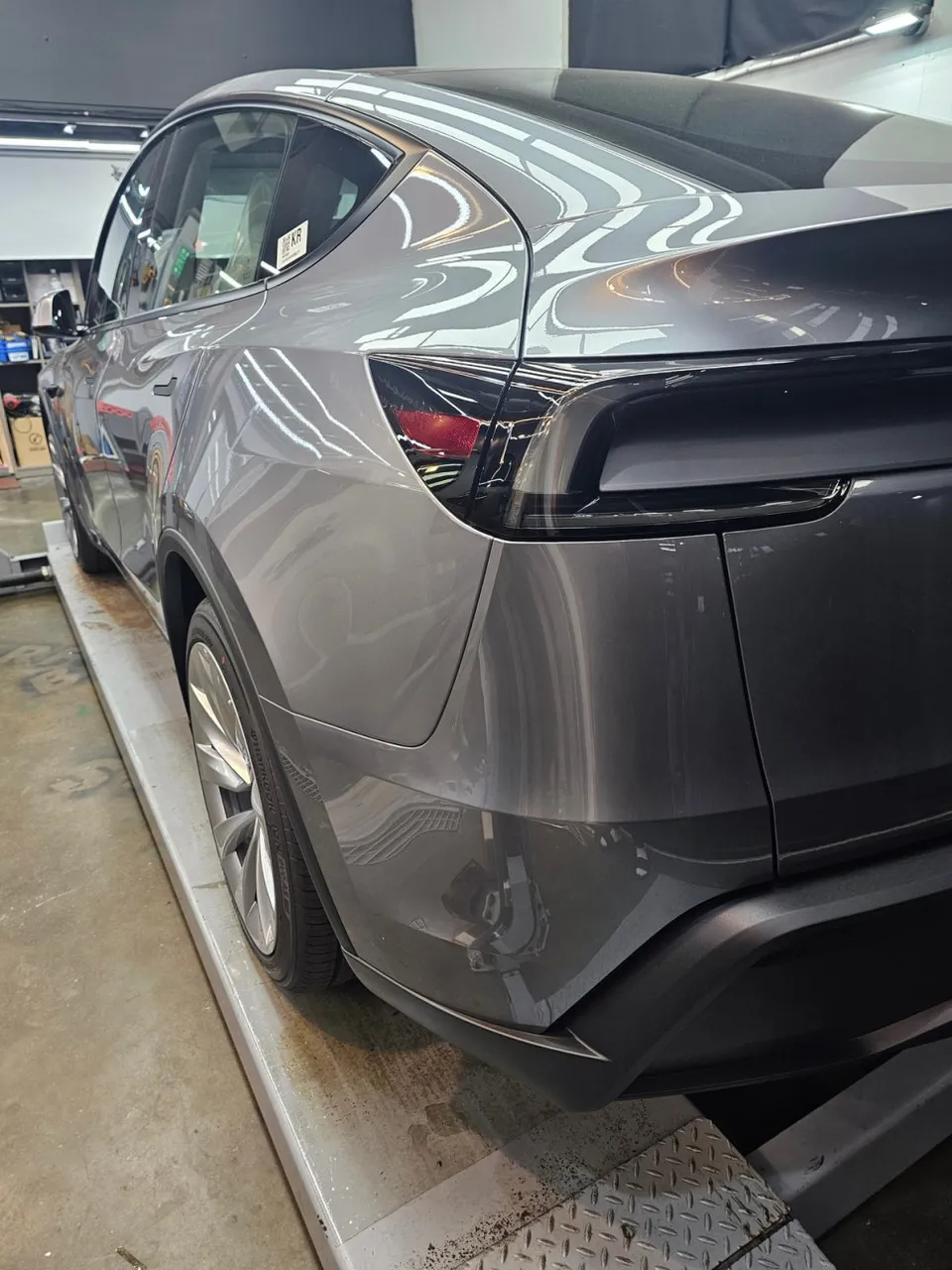 Tesla Model Y PPF施工事例|費用目安・仕上がり 施工写真 3-1
