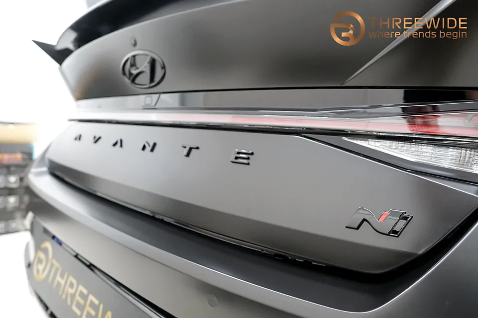 Hyundai Elantra Nのカーラッピング事例|サテンブラックとカーボン調 施工写真 1-1