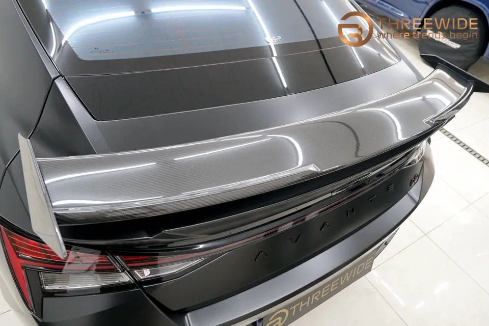 Hyundai Elantra Nのカーラッピング事例|サテンブラックとカーボン調 施工写真 3-2