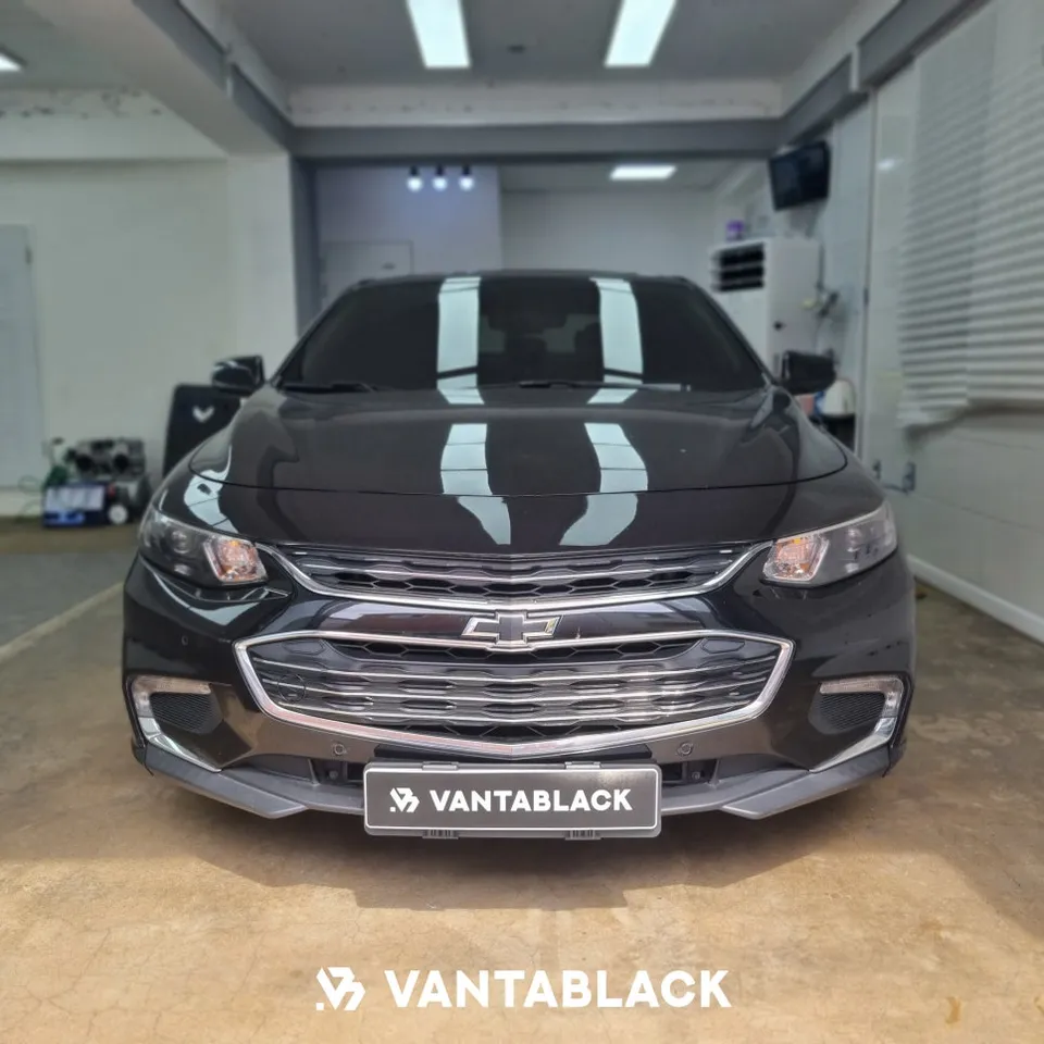 Chevrolet Malibuのカーラッピング事例|クロームパーツの印象チェンジ 施工写真 3-2