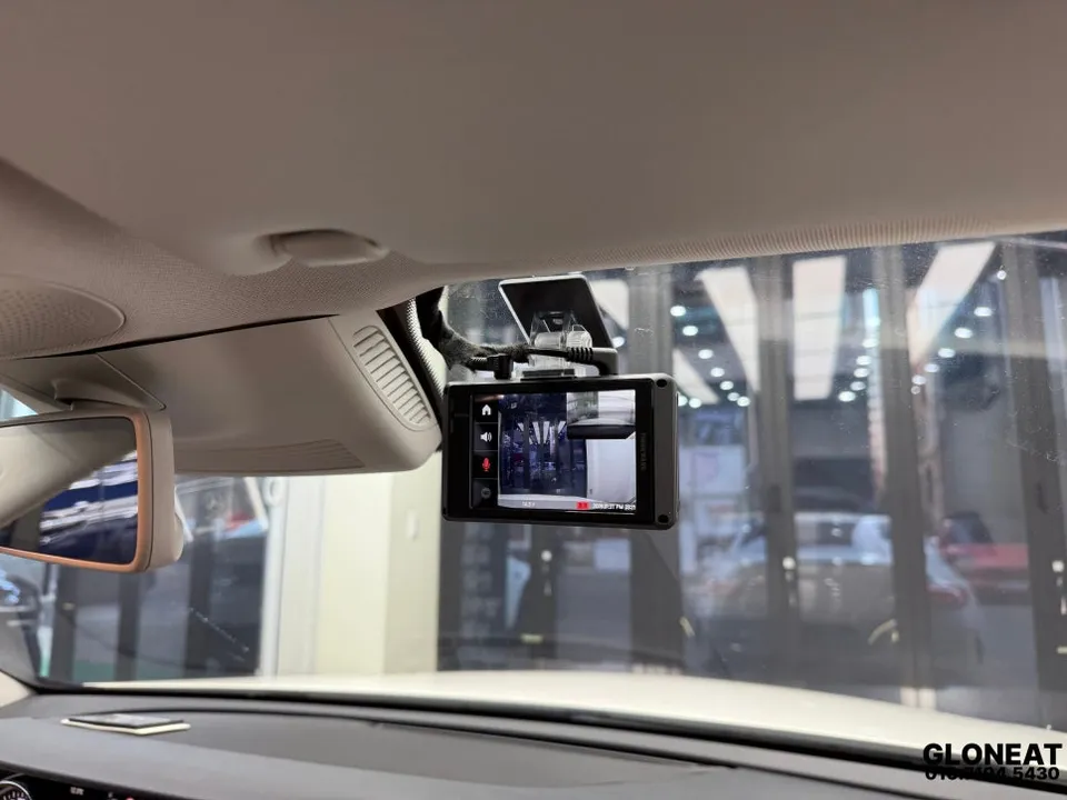 Mercedes-Benz Cクラスのドラレコ取付事例|費用目安・仕上がり 施工写真 2-2
