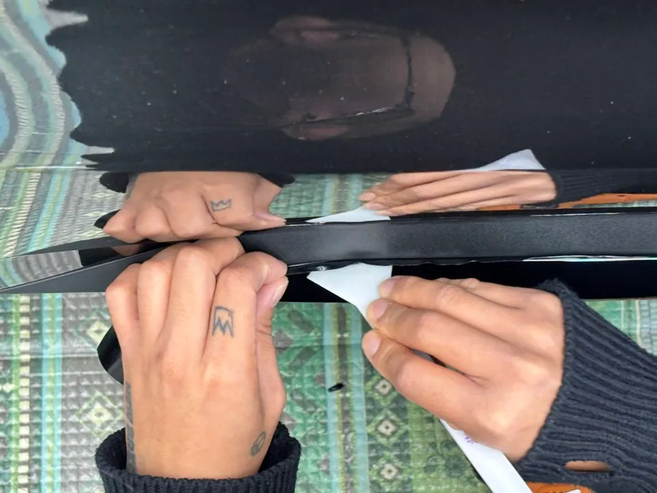 Kia Sorento vinyl wrap - Kia Sorento Vinyl Wrap Review: Chrome Delete for a Premium Look photo 3