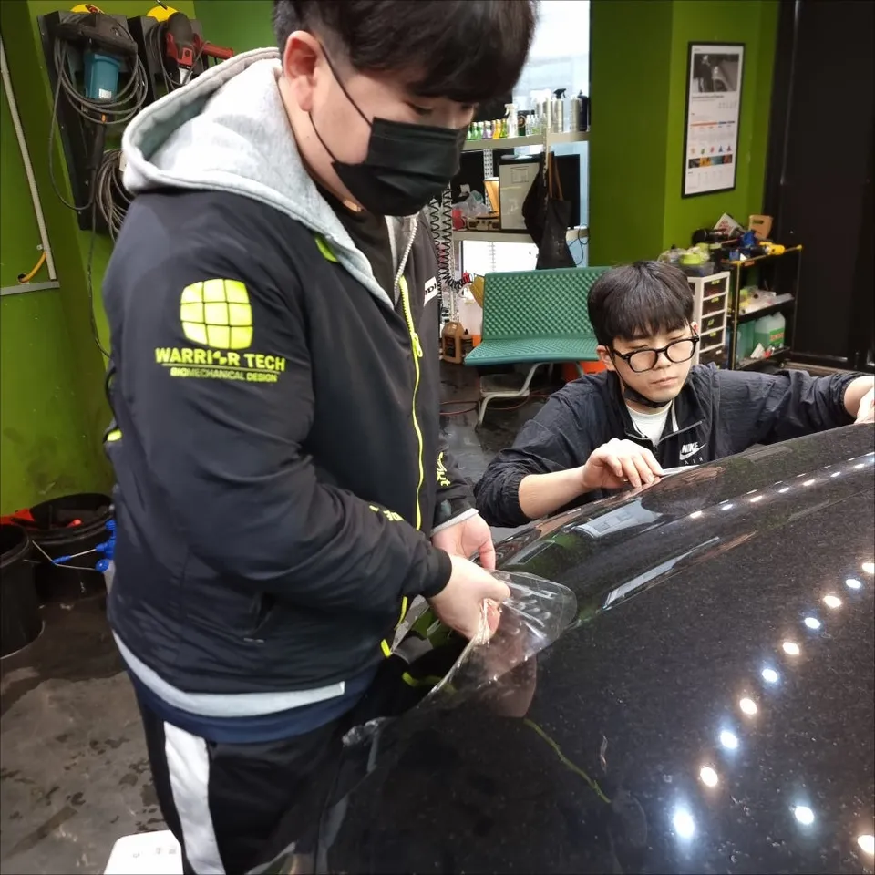 BMW i4のPPF施工事例 施工写真 1-2