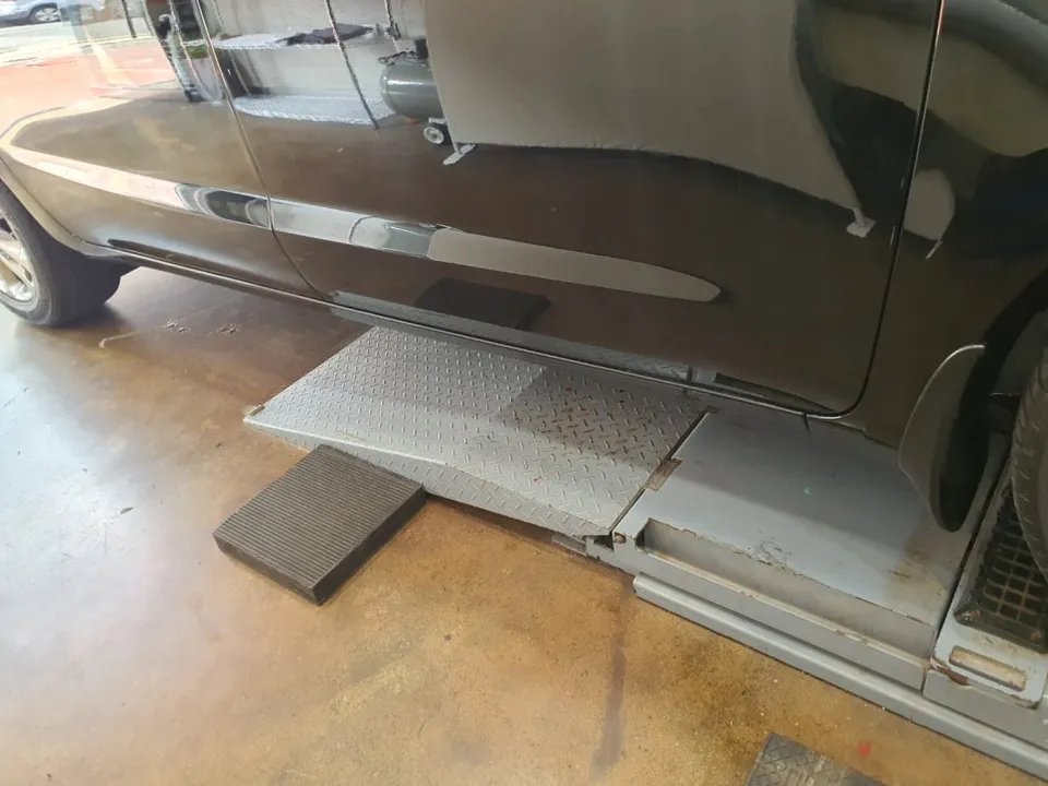 Kia Carnival body kit - Kia Carnival Body Kit Installation Review photo 5