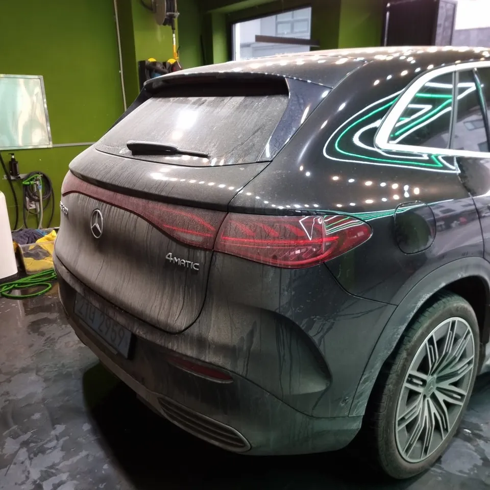 Mercedes-Benz EQEのガラスコーティング事例|費用目安・仕上がり 施工写真 1-3