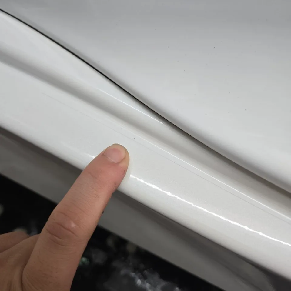 Kia Stingerのカーラッピング事例|高級感ある仕上がり 施工写真 2-2
