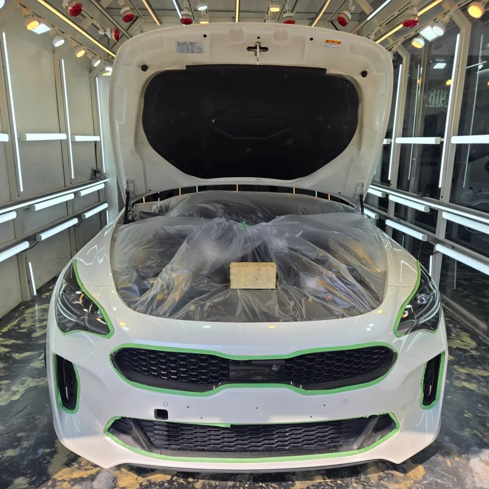 Kia Stingerのカーラッピング事例|高級感ある仕上がり 施工写真 1-3