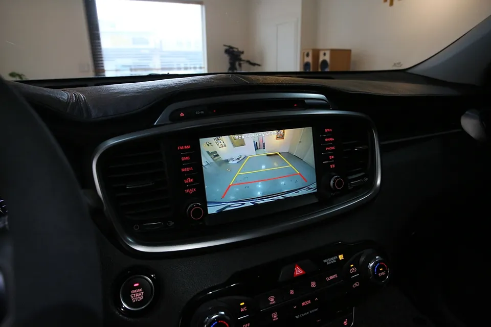 Kia SorentoのAndroid Auto・CarPlay取付事例 施工写真 3