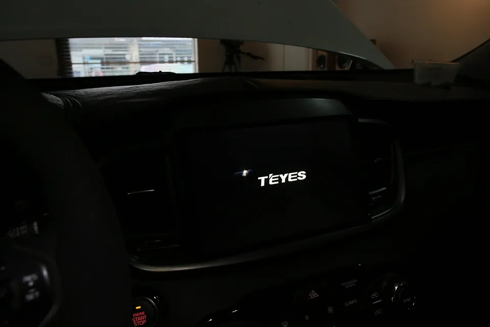 Kia SorentoのAndroid Auto・CarPlay取付事例 施工写真 4
