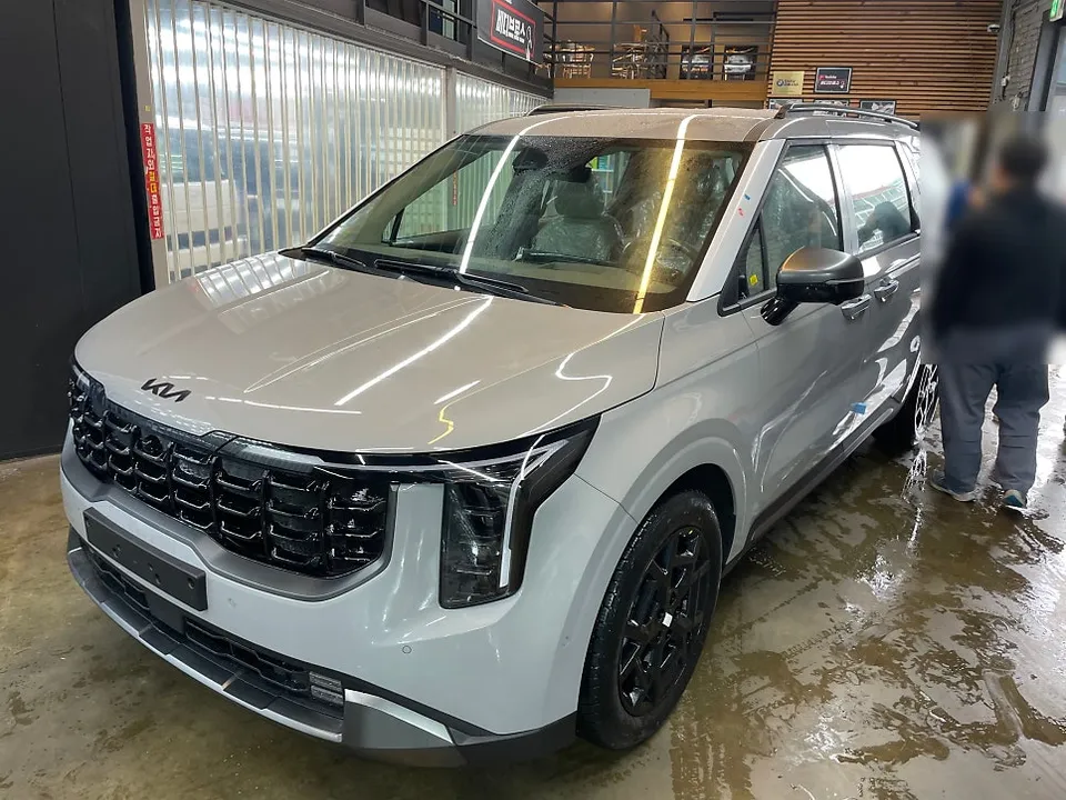 Kia Carnival 4th Gen window tinting - Kia Carnival 4th Gen Window Tinting Review — Cost & Results photo 3
