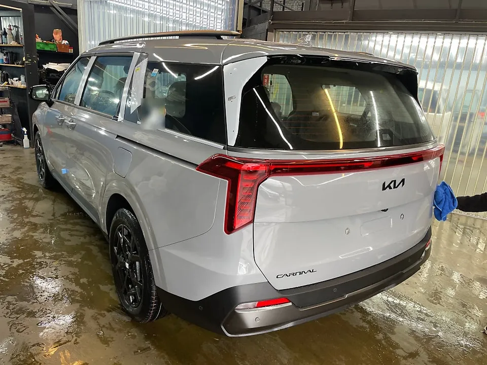 Kia Carnival 4th Genのカーフィルム施工事例｜費用目安・仕上がり 施工写真 1-2