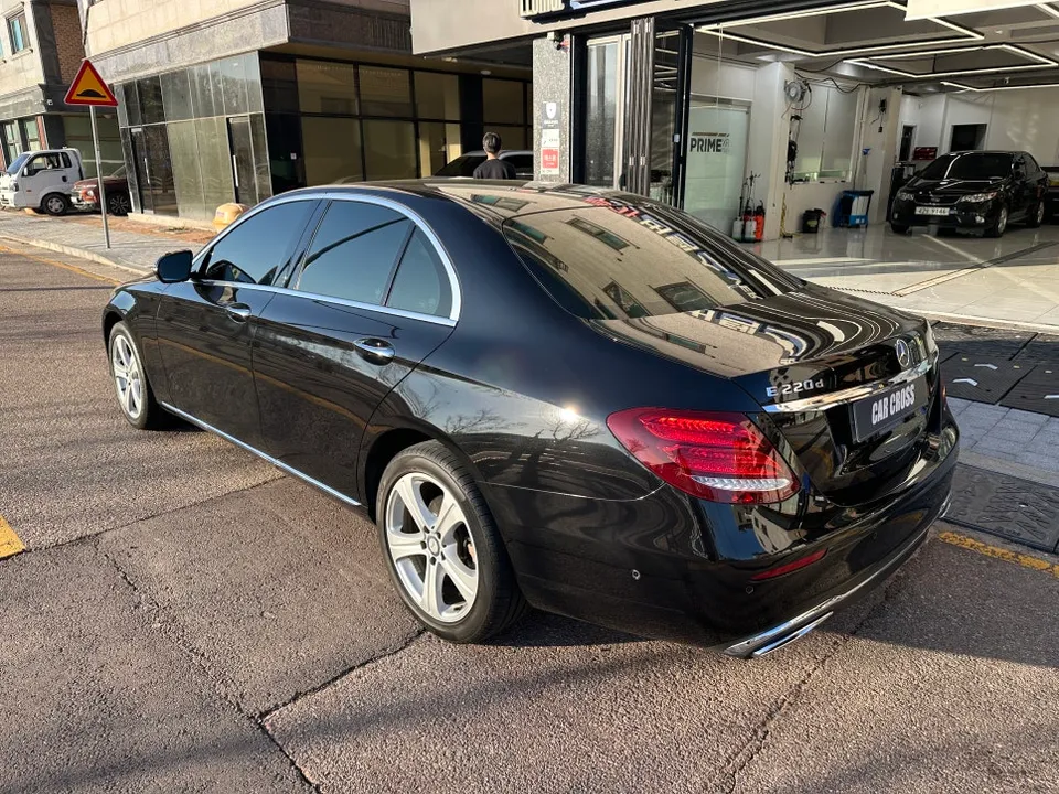 メルセデス・ベンツ Eクラス W213 カーラッピング事例 施工写真 2-1