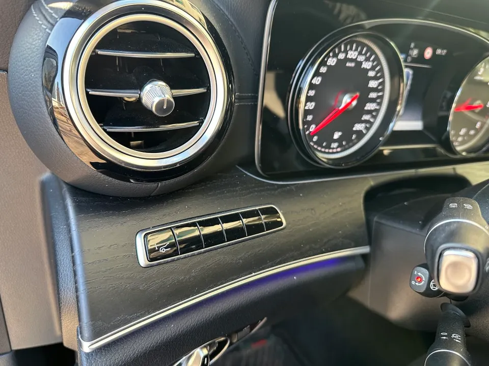 メルセデス・ベンツ Eクラス W213 カーラッピング事例 施工写真 1-2