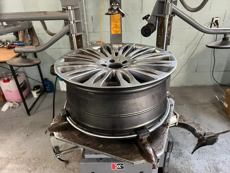 Mercedes-Benz S-Class wheel repair - Mercedes-Benz S-Class Wheel Repair & Painting Review photo 4