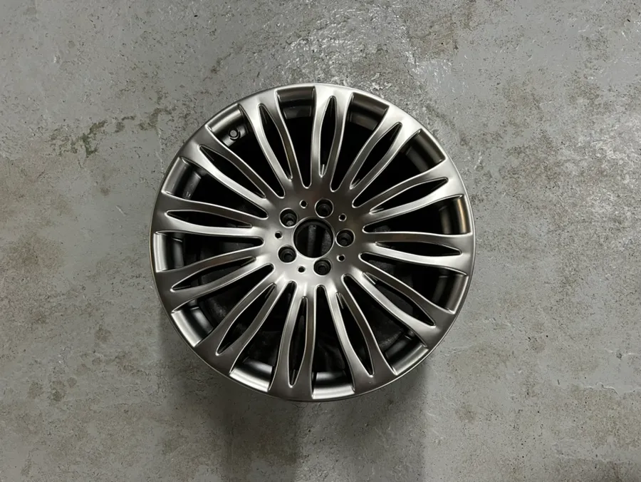 Mercedes-Benz S-Classのホイールリペア・塗装事例 施工写真 1-3