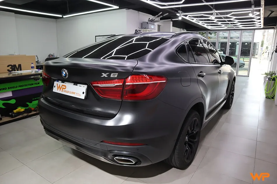BMW X6 F16のカーラッピング事例|エメラルドグリーンへの変身 施工写真 3-2