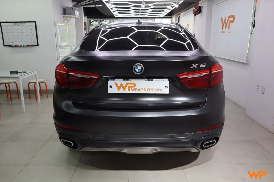 BMW X6 F16のカーラッピング事例|エメラルドグリーンへの変身 施工写真 2-3