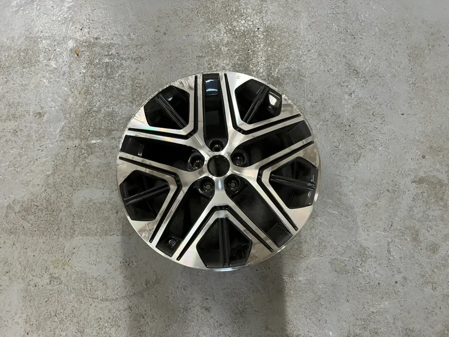 Hyundai Grandeur GN7 wheel repair - Hyundai Grandeur GN7 Wheel Repair Review - Perfect Restoration photo 3