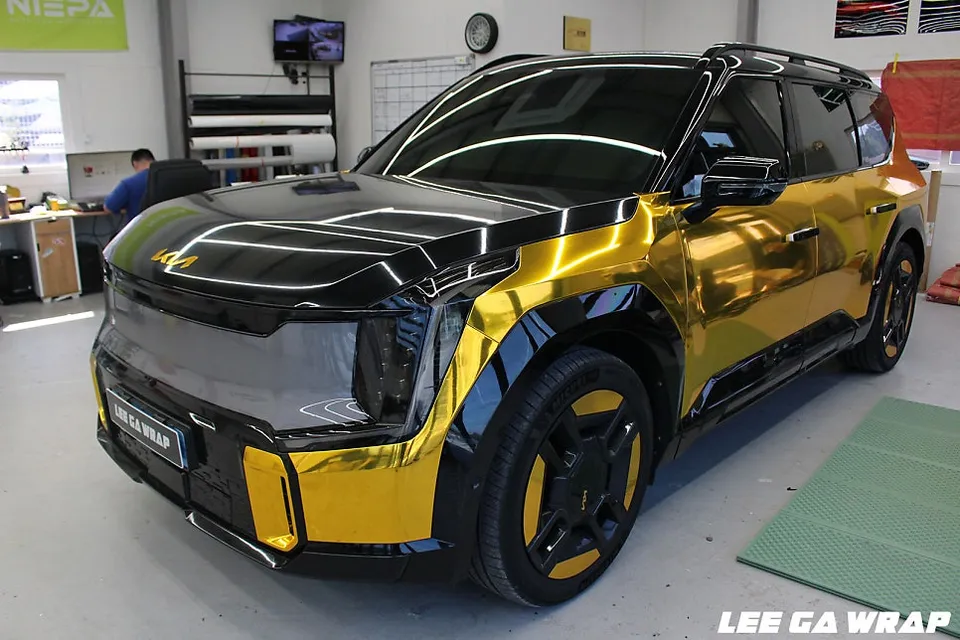 Kia EV9のカーラッピング事例｜ティファニーブルーの高級感 施工写真 3-1