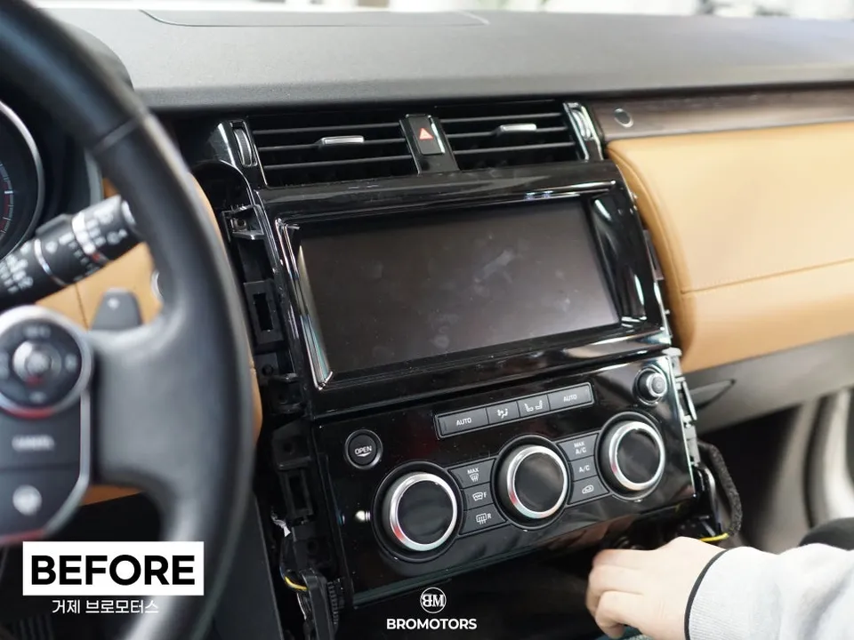 Land Rover Discovery 5のAndroid Auto・CarPlay取付事例 施工写真 2-2