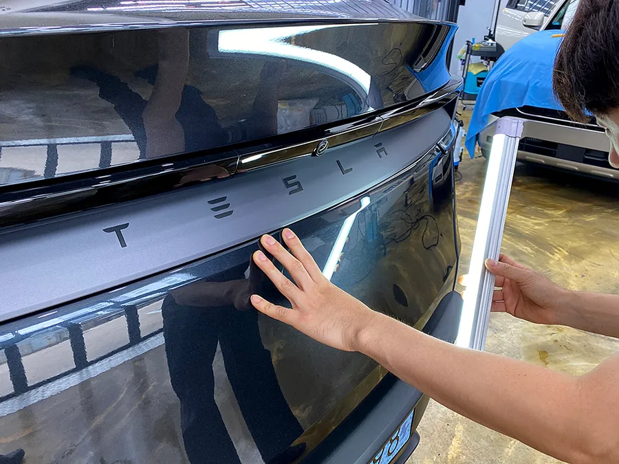 Tesla Model Yのカーフィルム施工事例｜断熱・プライバシー効果 施工写真 4