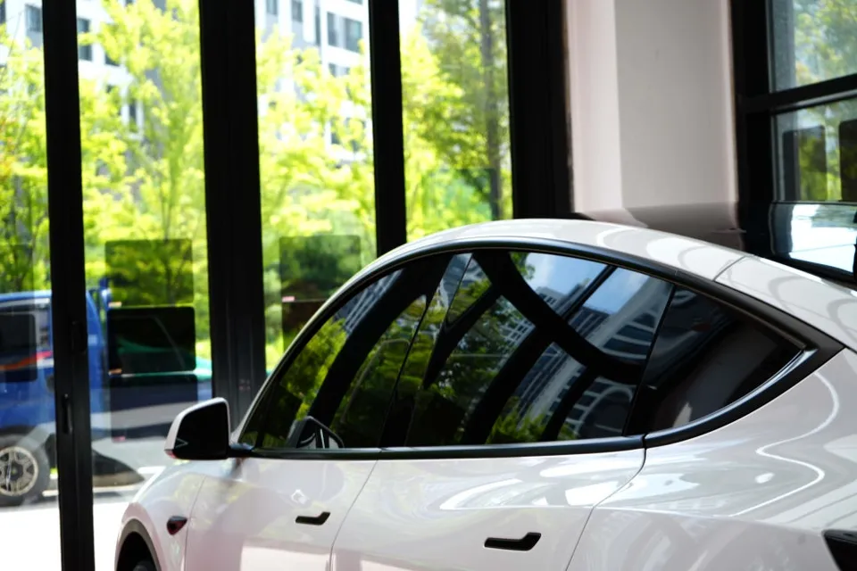Tesla Model Y window tinting - Tesla Model Y Window Tinting Review: Enhanced Privacy & Style photo 3