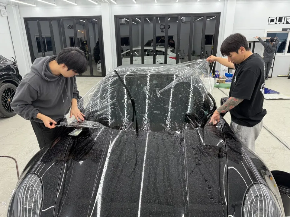 ポルシェ911のガラスコーティング事例｜韓国での施工と仕上がり 施工写真 1-3