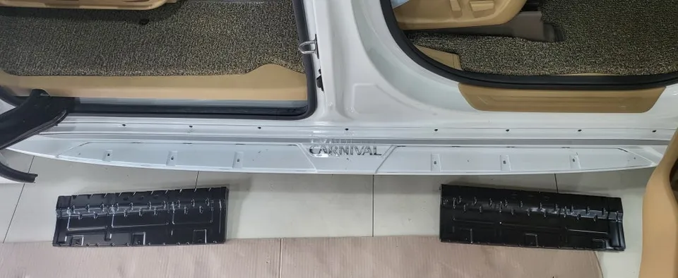 Kia Carnival body kit - Kia Carnival Body Kit Installation Review photo 5
