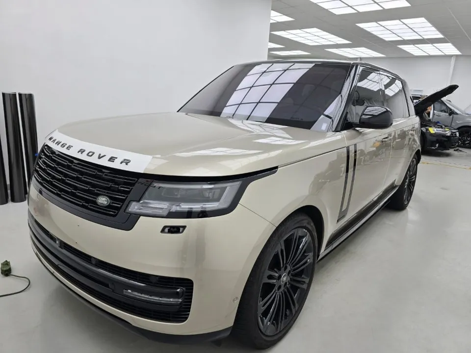 Land Rover Range Rover Vogueのカーラッピング事例|費用目安・仕上がり 施工写真 1-1